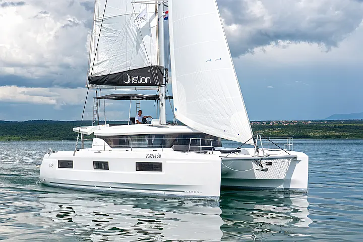 Lagoon 46 A/C & GEN & WM - 