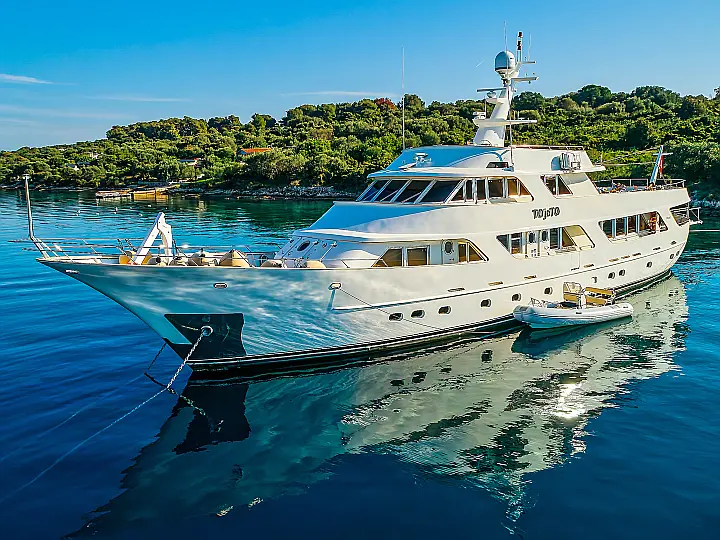 Benetti Classic 115 - External image