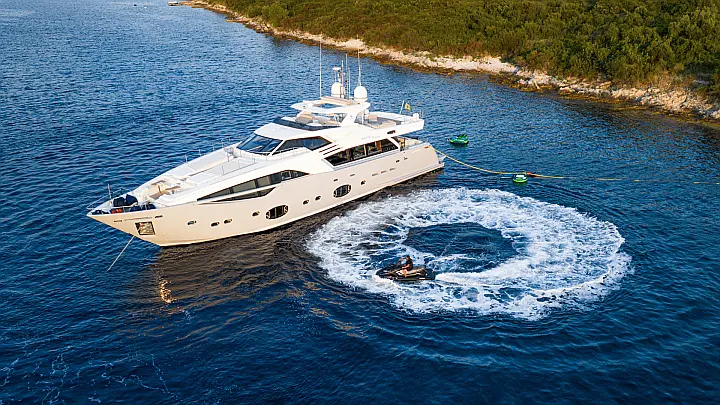 Motoryacht P - 
