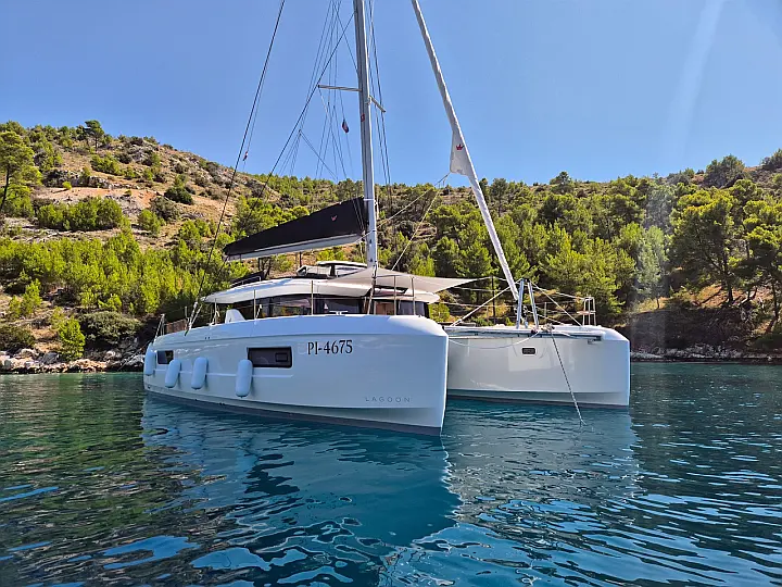 Lagoon 43 - External image