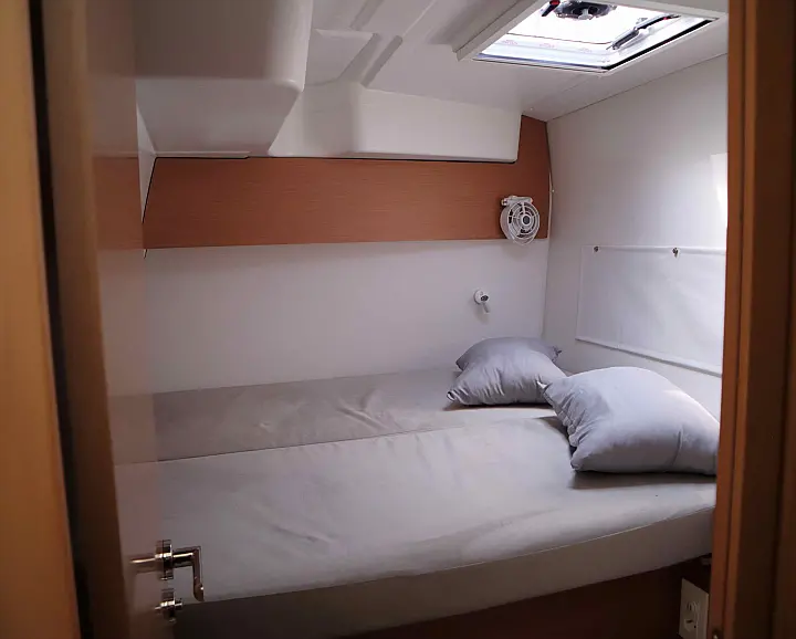 Excess 11 CAT/6 cab - 