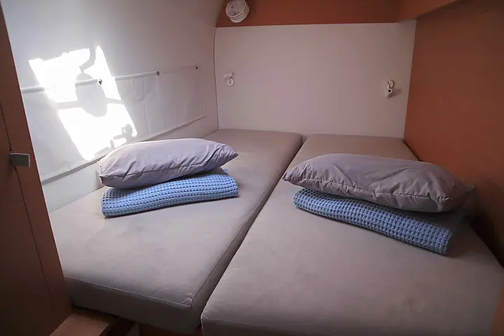 Excess 11 CAT/6 cab - 