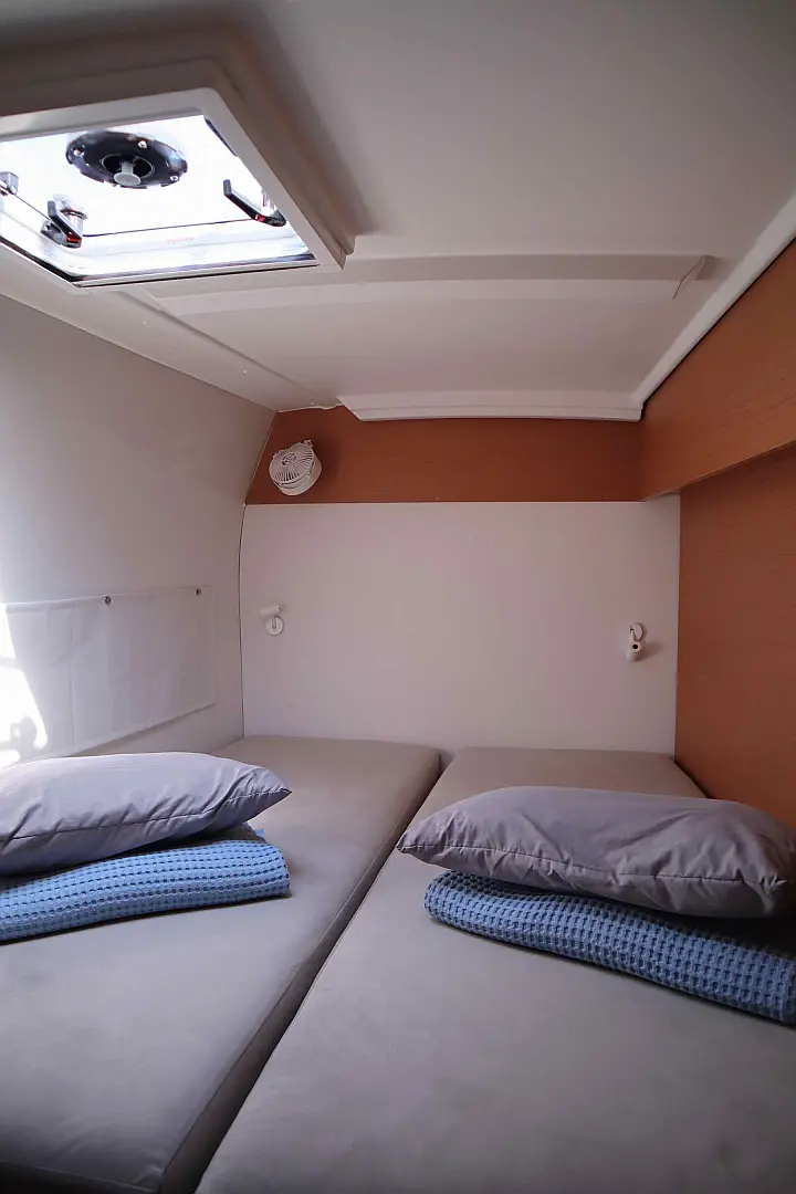 Excess 11 CAT/6 cab - 