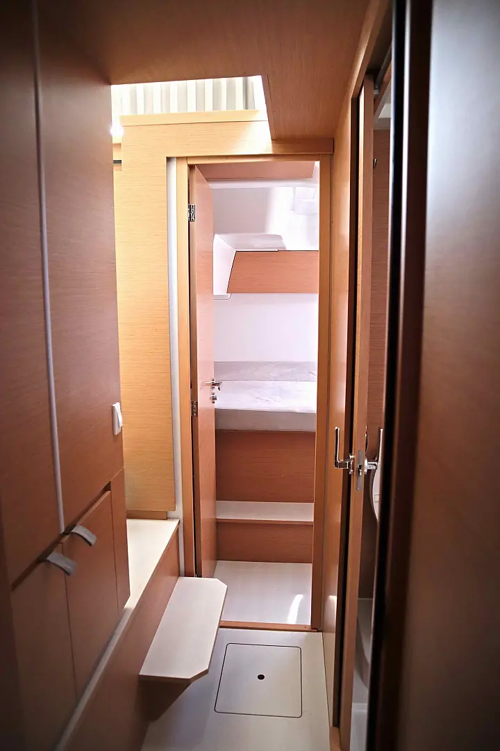 Excess 11 CAT/6 cab - 