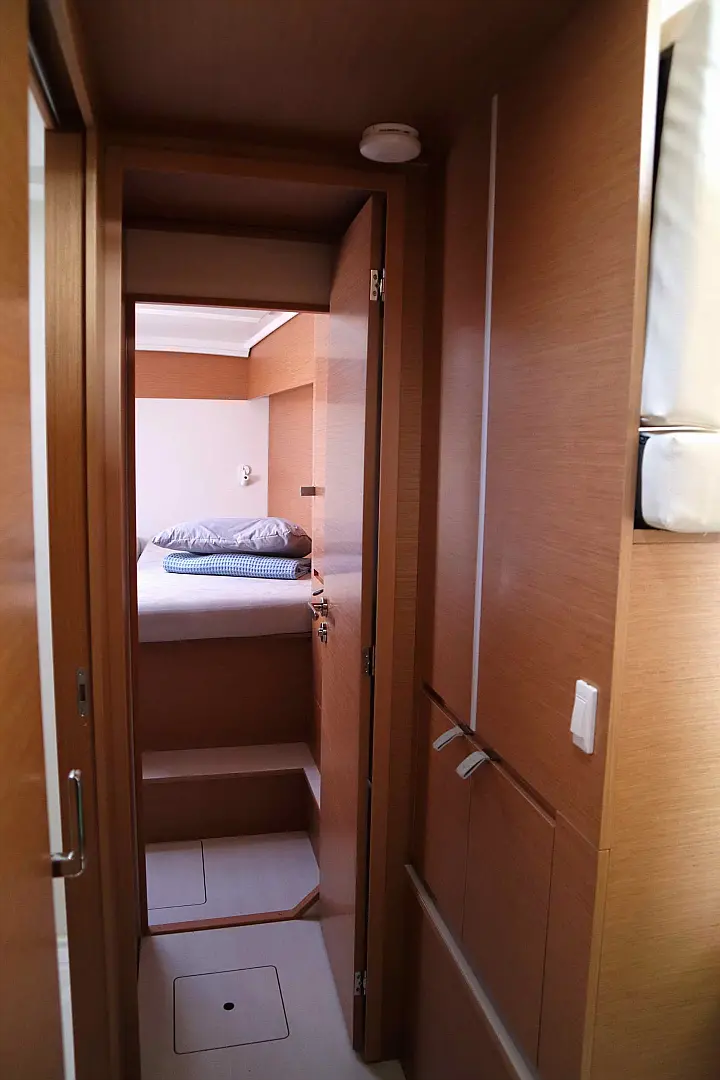 Excess 11 CAT/6 cab - 