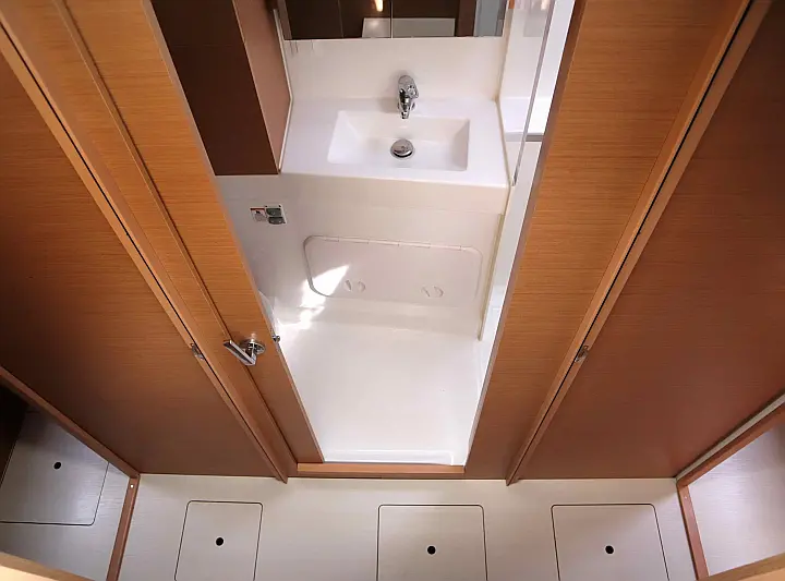 Excess 11 CAT/6 cab - 