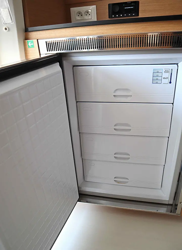 Excess 11 CAT/6 cab - 