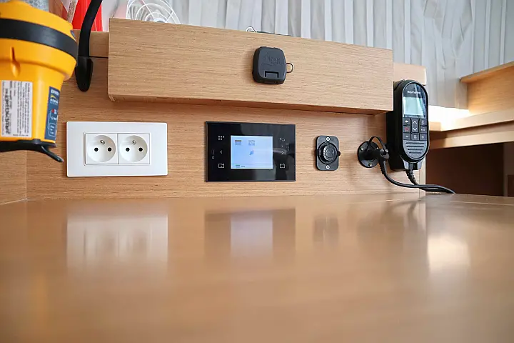 Excess 11 CAT/6 cab - 