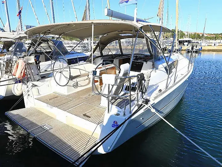 Dufour 382 /3cab - External image