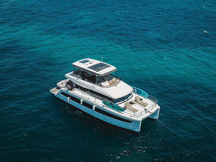 Fountaine Pajot MY6 - External image