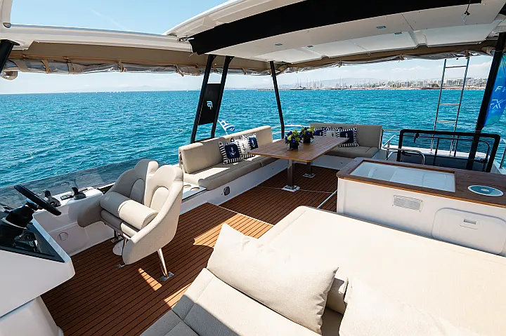 Fountaine Pajot MY6 - 