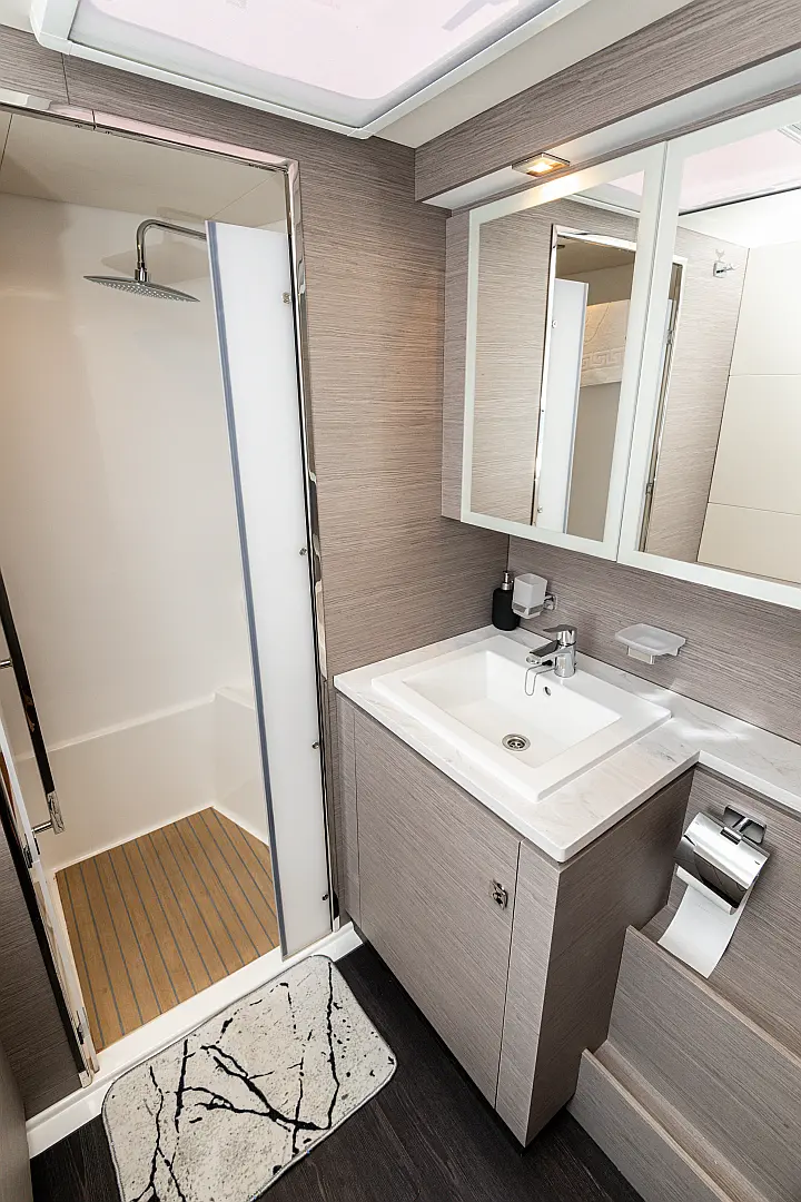 Fountaine Pajot MY6 - 