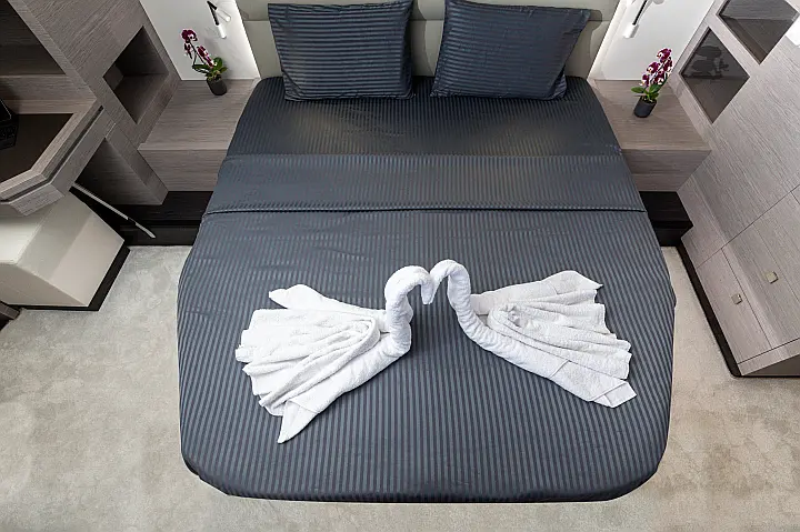 Fountaine Pajot MY6 - 