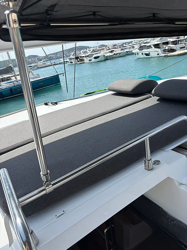 Aura 51 - 
