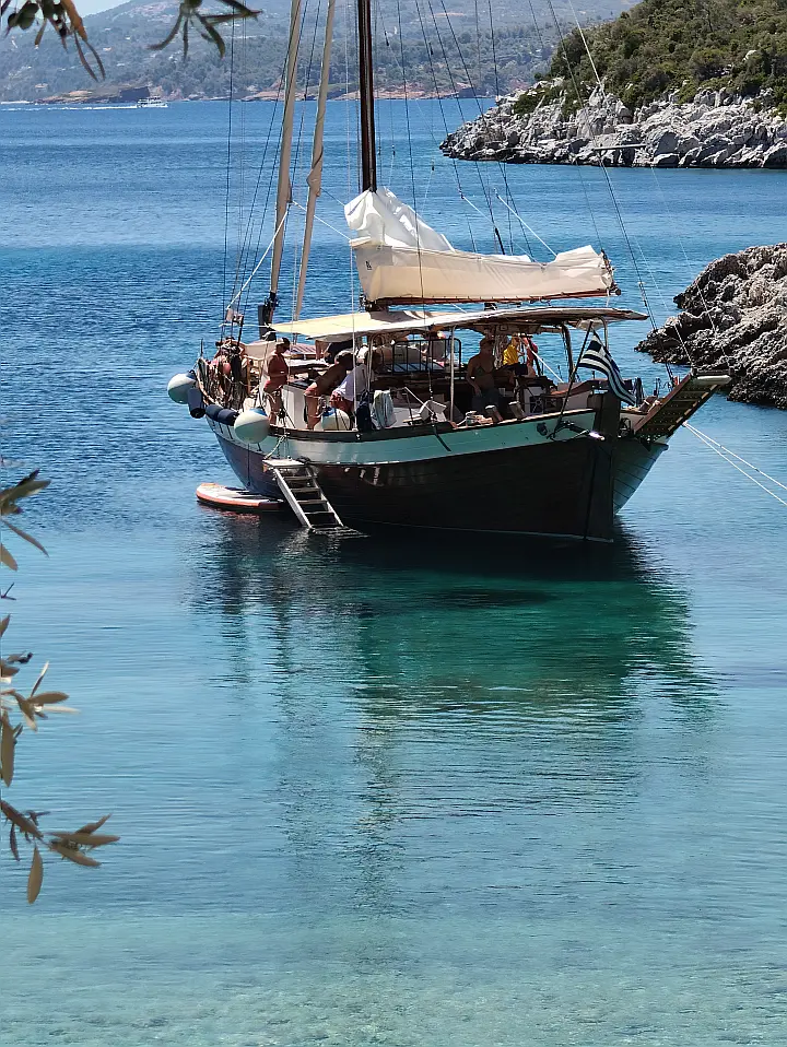 Trehantiri - External image