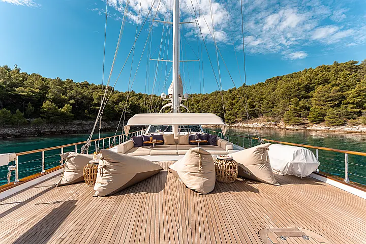 Luxury Sailing Yacht - 