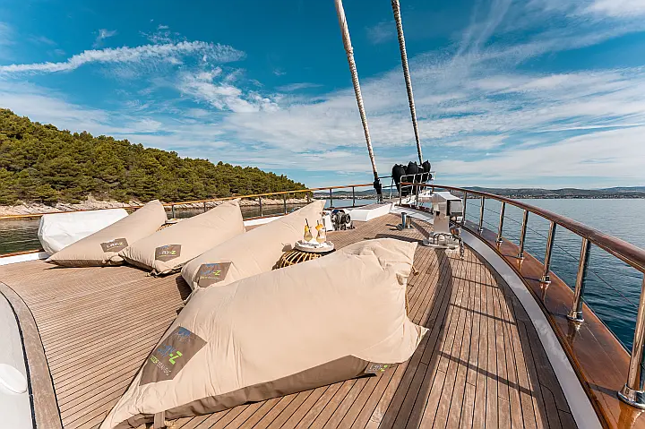 Luxury Sailing Yacht - 