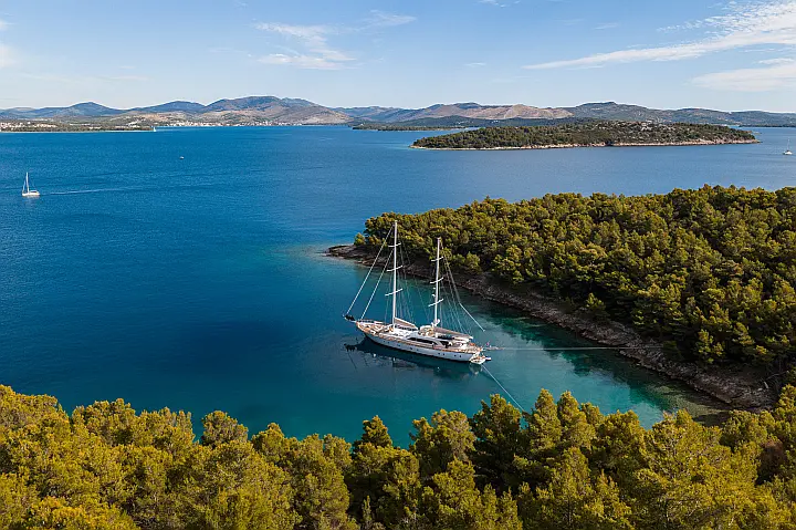 Luxury Sailing Yacht - 