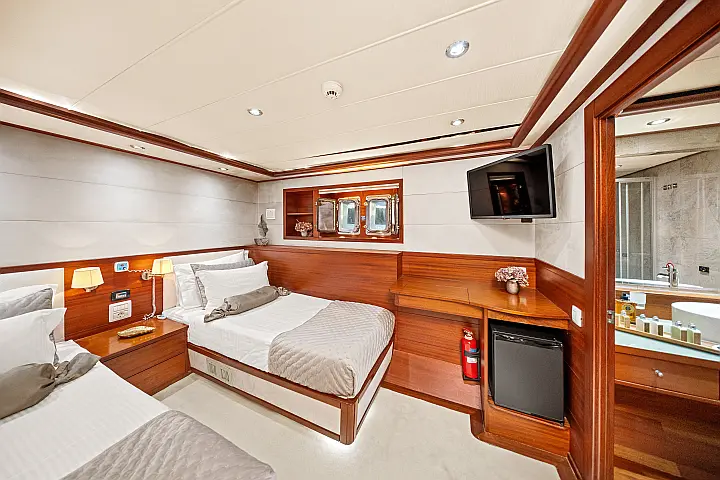 Luxury Sailing Yacht - 
