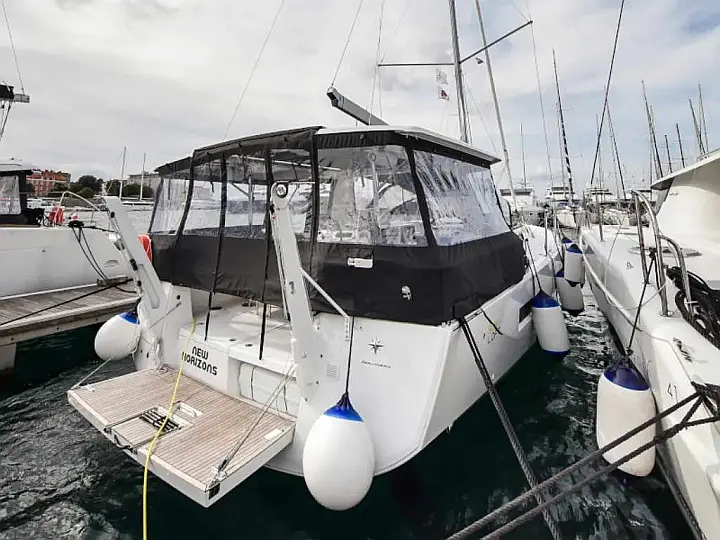 Sun Loft 47 (7 cab.) - External image