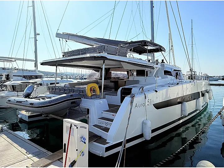 Aura 51 - External image
