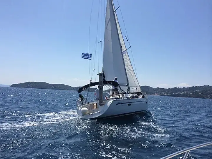 Bavaria 39 Cruiser (3 cab.) - External image