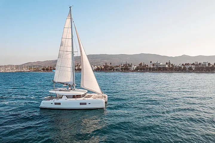 Lagoon 42 A/C & GEN - 