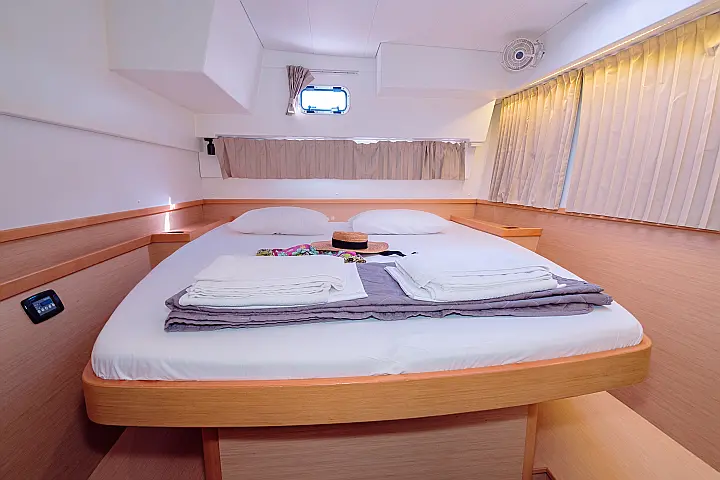 Lagoon 42 A/C & GEN - 