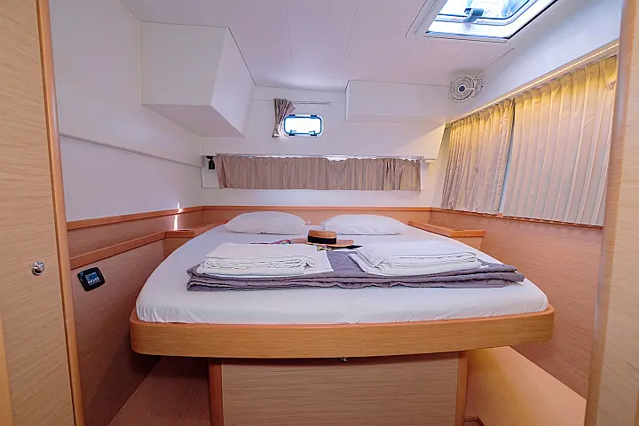 Lagoon 42 A/C & GEN - 