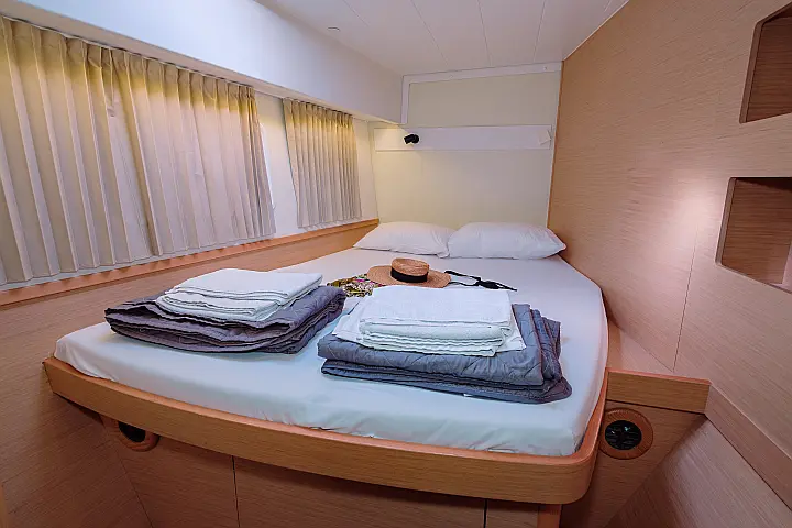 Lagoon 42 A/C & GEN - 