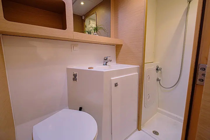 Lagoon 42 A/C & GEN - 