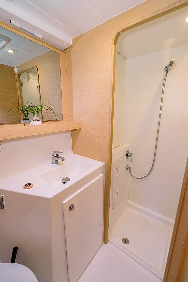 Lagoon 42 A/C & GEN - 