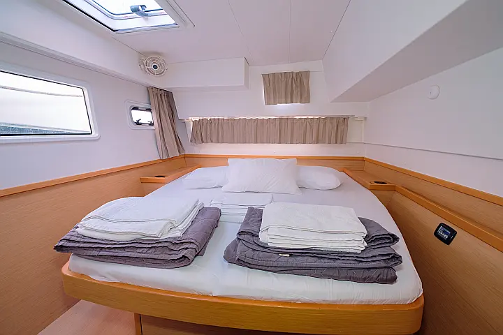 Lagoon 42 A/C & GEN - 