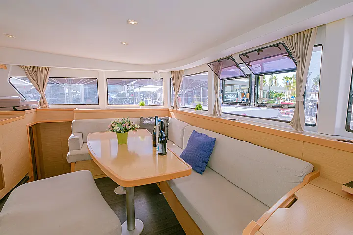 Lagoon 42 A/C & GEN - 