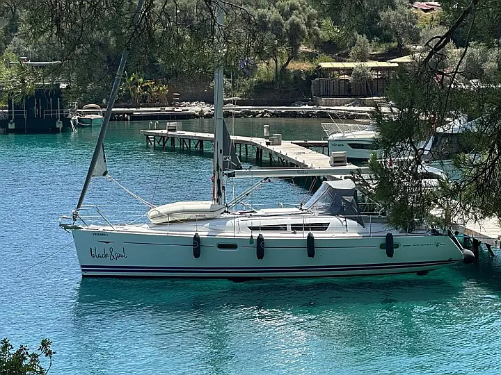 Sun Odyssey 39i - External image