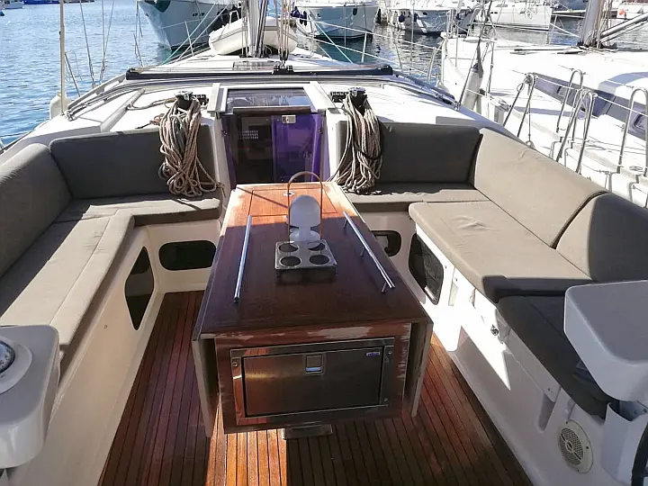 Dufour 520 GL (5 Cab.) - External image
