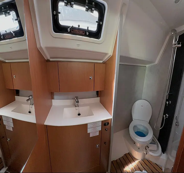 Bavaria C42 (3 cab.) - 