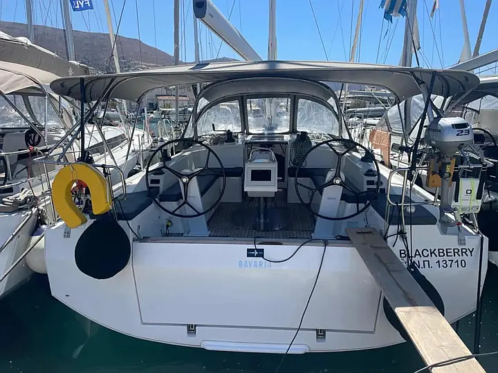 Bavaria C42 (3 cab.) - External image