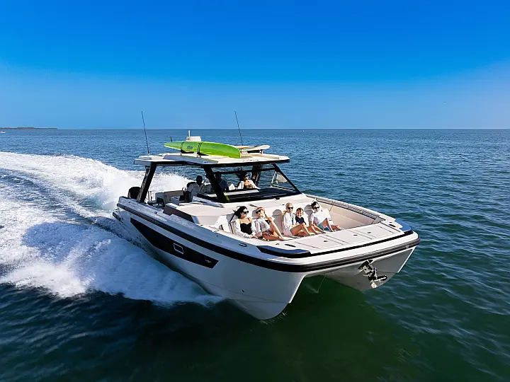 Aquila 45 Sport - External image