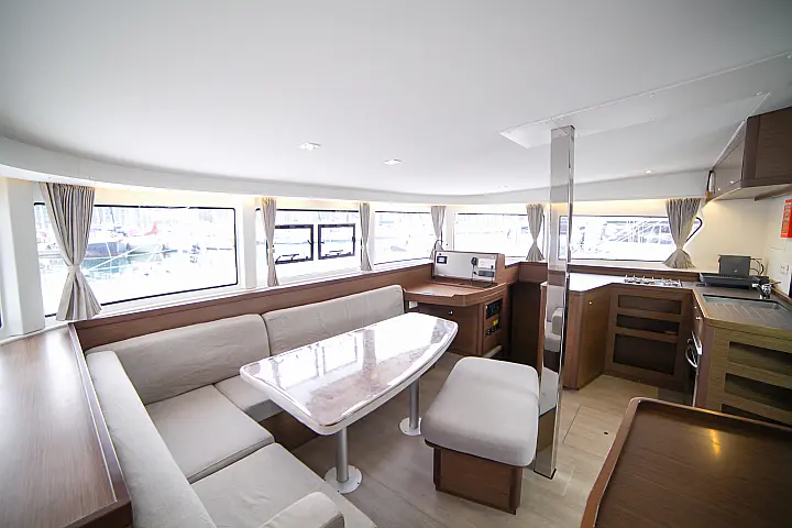 Lagoon 42 - 