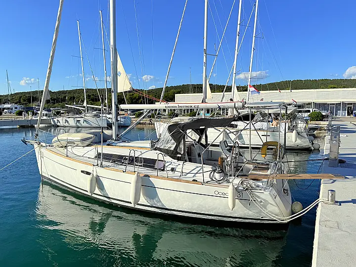 Oceanis 31 - External image