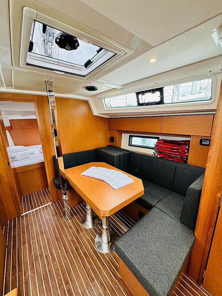 Bavaria C38 - 