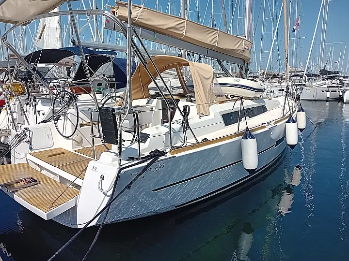 Dufour 350 GL - External image