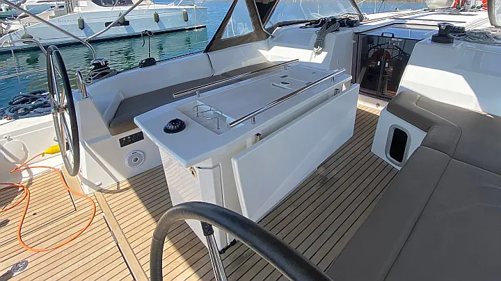 Oceanis 40.1 (3 double and 1 bunk beds) - 