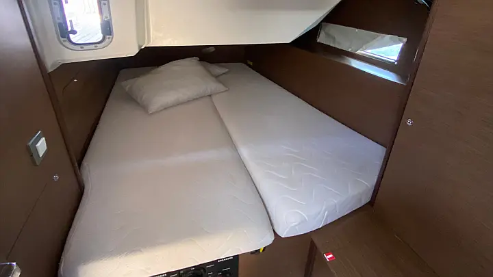 Oceanis 40.1 (3 double and 1 bunk beds) - 