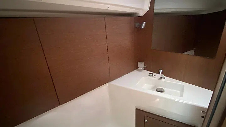Oceanis 40.1 (3 double and 1 bunk beds) - 