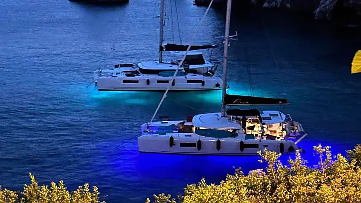 Lagoon 42 (A/C, Watermaker, Gen)_12 - 