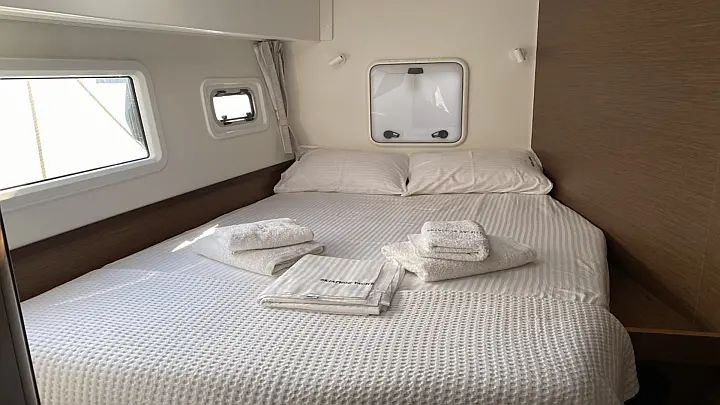 Lagoon 42 (A/C, Watermaker, Gen)_12 - 