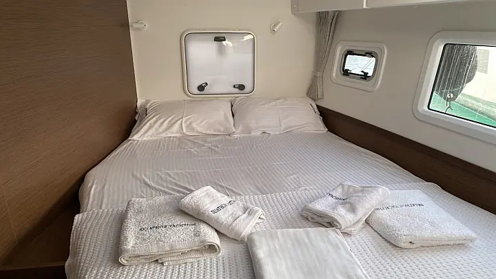 Lagoon 42 (A/C, Watermaker, Gen)_12 - 