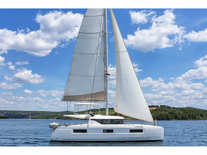 Lagoon 46 A/C & GEN & WM - External image